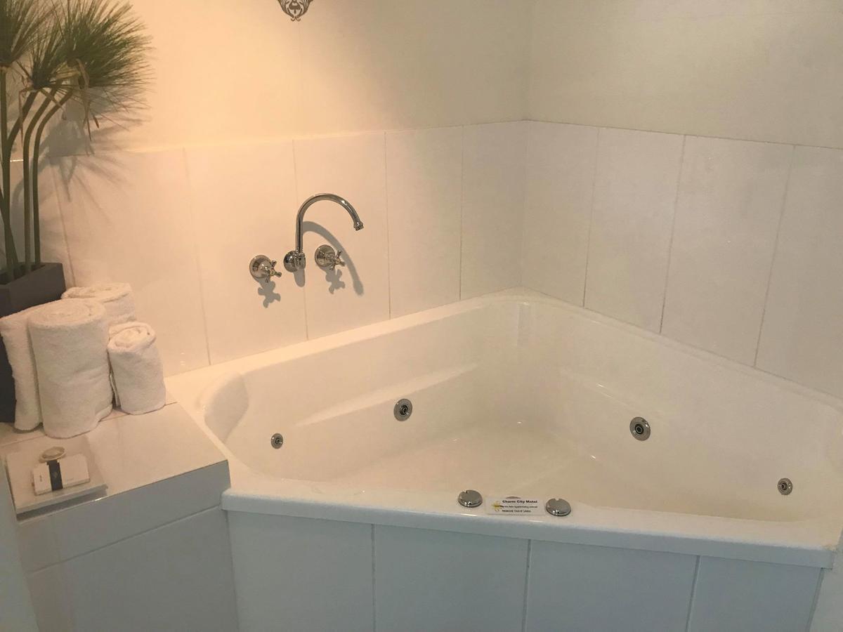 Charm City Motel Bundaberg Ngoại thất bức ảnh